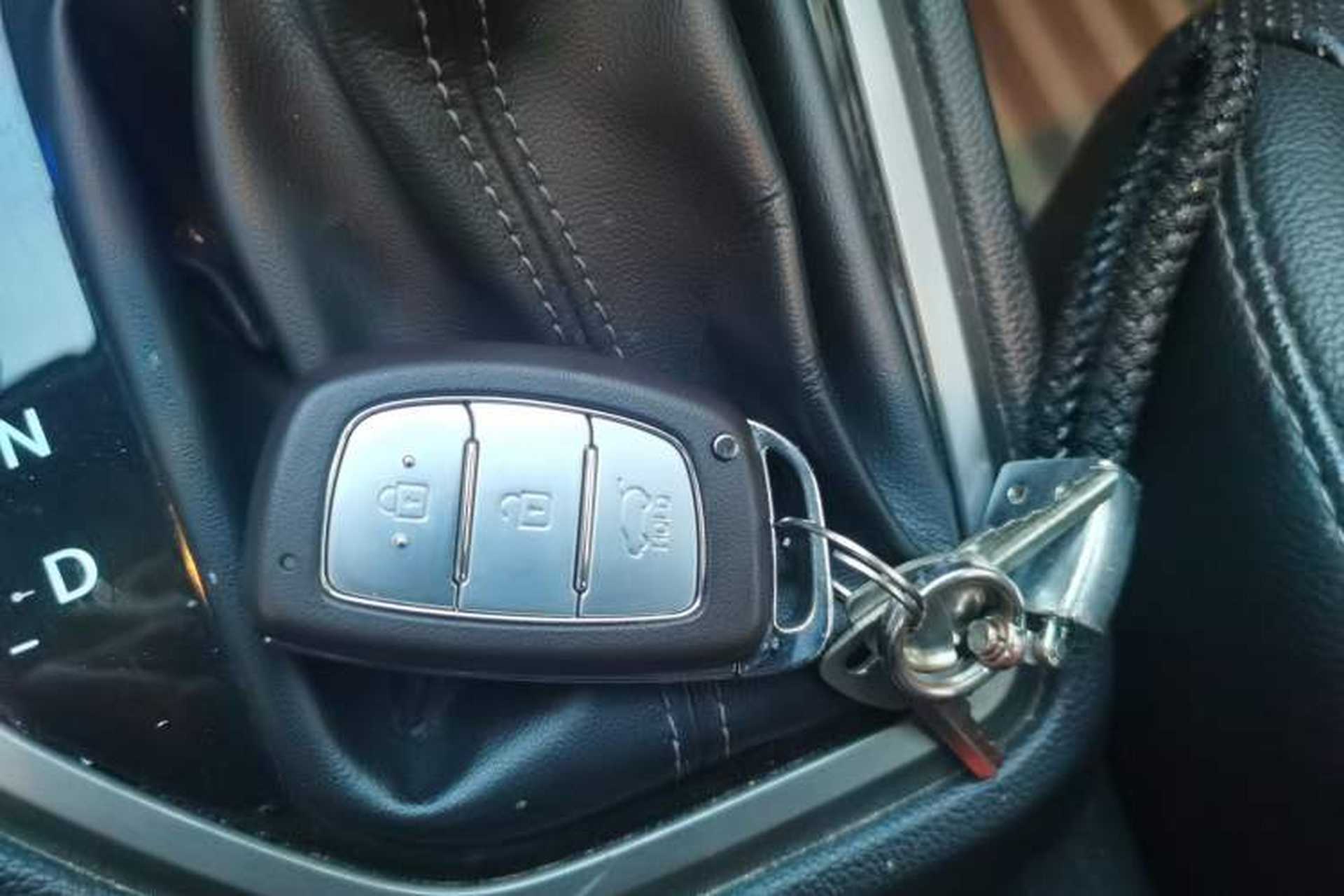 Used Hyundai ix25 2015 2.0L Automatic Two-Wheel Drive Intelligent GLS Vehicle Key