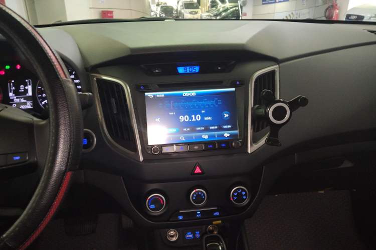 Used Hyundai ix25 2015 1.6L Automatic Two-Wheel Drive Smart GLS Trim Audio And AC Panel