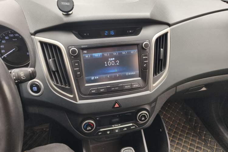 Used Hyundai ix25 2015 1.6L Automatic Two-Wheel-Drive Deluxe DLX Model Audio And AC Panel