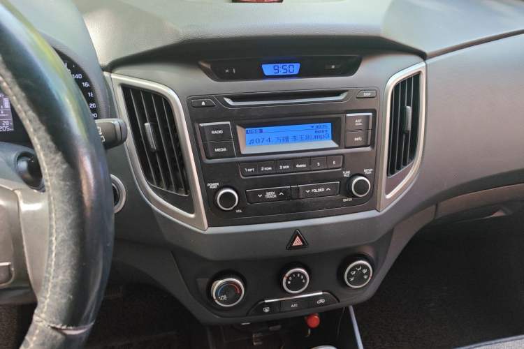 Used Hyundai ix25 2015 1.6L Automatic Two-Wheel Drive Smart GLS Trim Audio And AC Panel