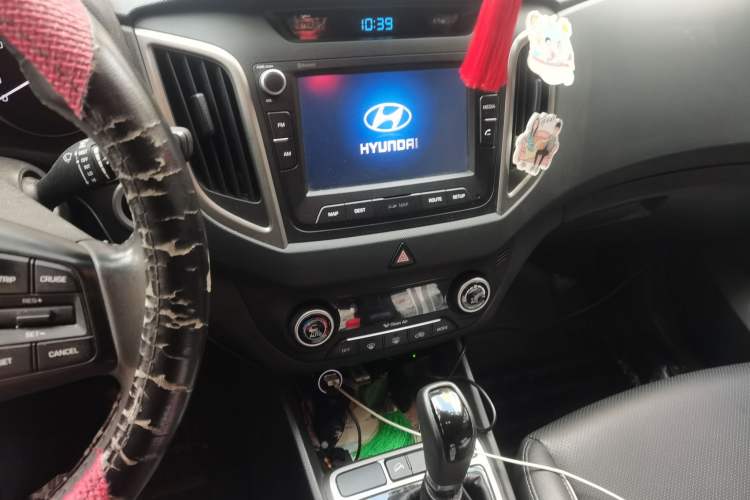 Used Hyundai ix25 2015 1.6L Automatic Two-Wheel-Drive Deluxe DLX Model Audio And AC Panel