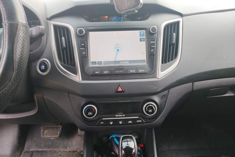 Used Hyundai ix25 2015 2.0L Automatic Two-Wheel Drive Intelligent GLS Audio And AC Panel