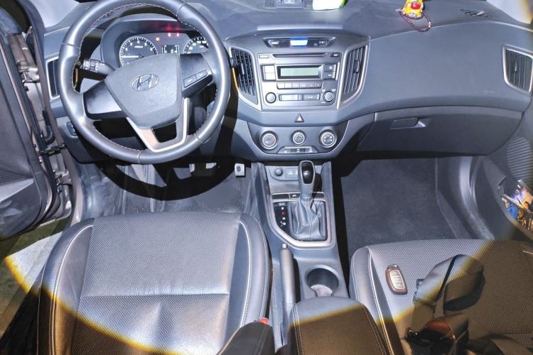 Used Hyundai ix25 2015 1.6L Automatic Two-Wheel Drive Smart GLS Trim Center Console