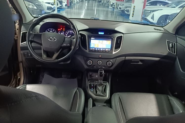 Used Hyundai ix25 2015 1.6L Automatic Two-Wheel Drive Smart GLS Trim Center Console