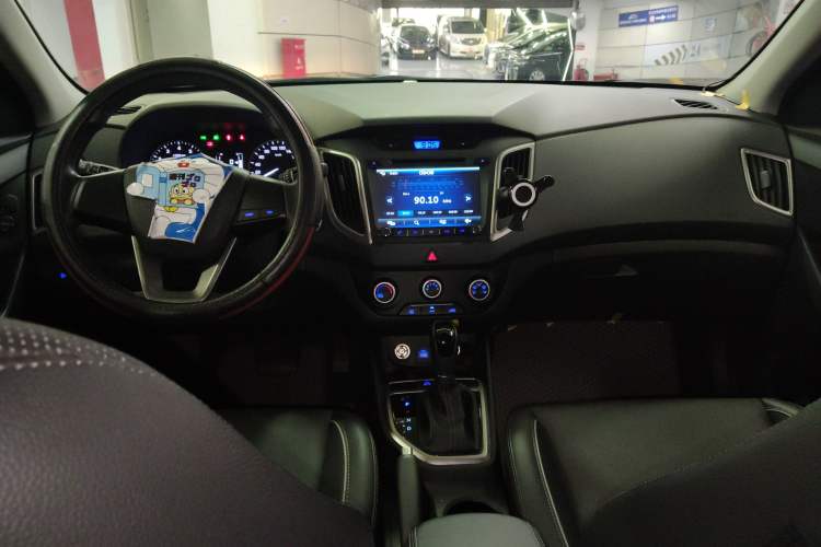 Used Hyundai ix25 2015 1.6L Automatic Two-Wheel Drive Smart GLS Trim Center Console