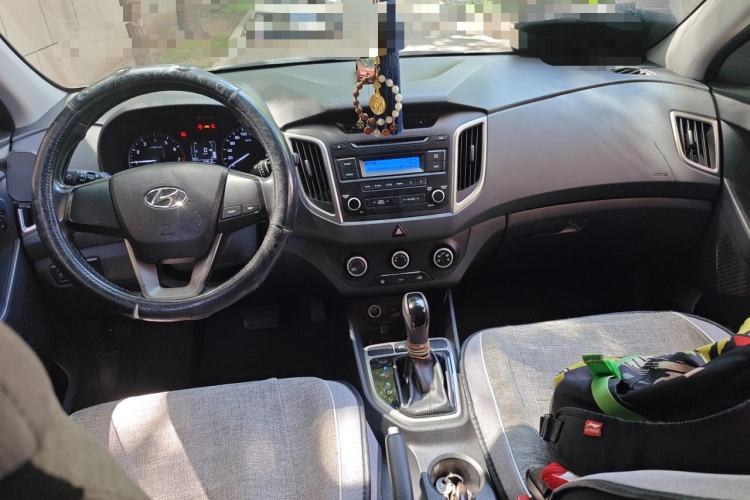 Used Hyundai ix25 2015 1.6L Automatic Two-Wheel Drive Smart GLS Trim Center Console