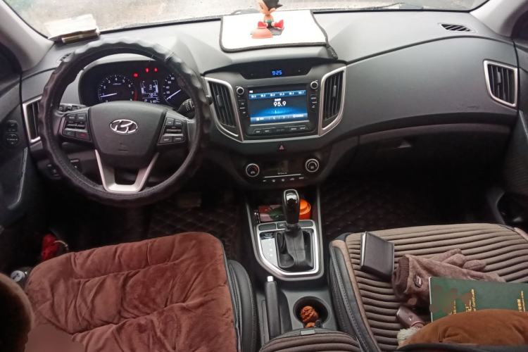 Used Hyundai ix25 2015 2.0L Automatic Two-Wheel Drive Intelligent GLS Center Console