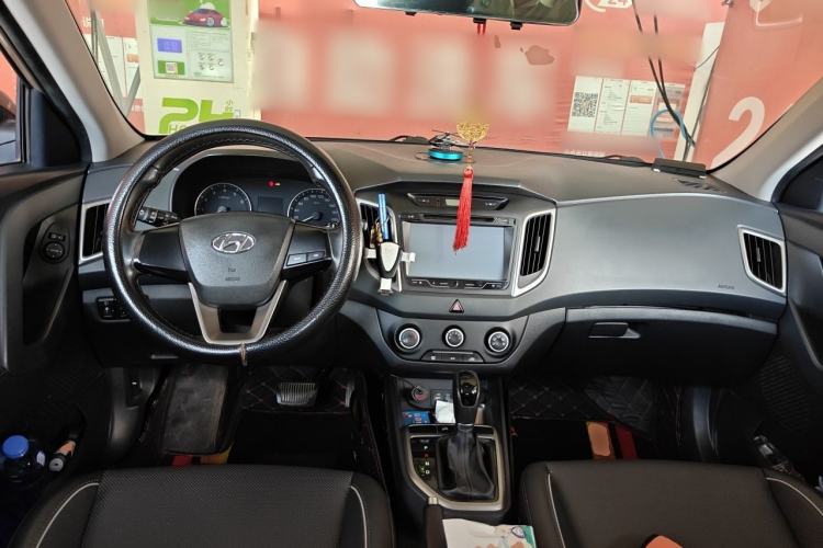 Used Hyundai ix25 2015 1.6L Automatic Two-Wheel Drive Smart GLS Trim Center Console