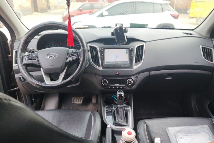 Used Hyundai ix25 2015 2.0L Automatic Two-Wheel Drive Intelligent GLS Center Console