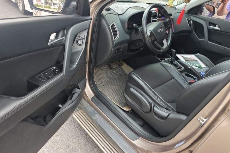 Used Hyundai ix25 2015 1.6L Automatic Two-Wheel Drive Smart GLS Trim Driver Seat