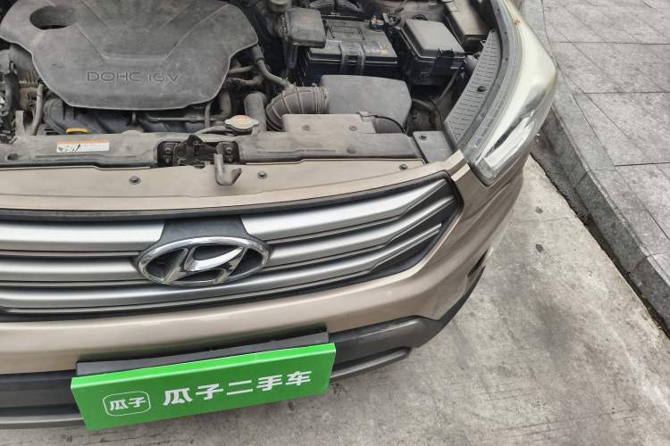 Used Hyundai ix25 2015 1.6L Automatic Two-Wheel-Drive Deluxe DLX Model Engine Bay Left