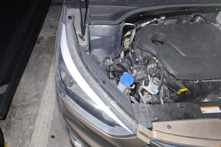 Used Hyundai ix25 2015 1.6L Automatic Two-Wheel Drive Smart GLS Trim Engine Bay Right