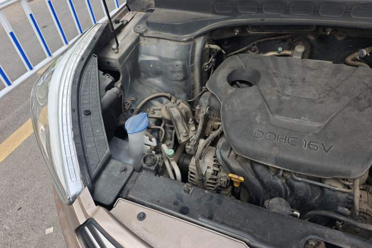 Used Hyundai ix25 2015 1.6L Automatic Two-Wheel Drive Smart GLS Trim Engine Bay Right