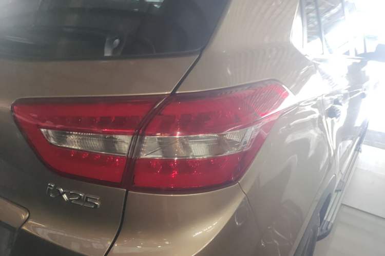 Used Hyundai ix25 2015 1.6L Automatic Two-Wheel-Drive Deluxe DLX Model Exterior 1