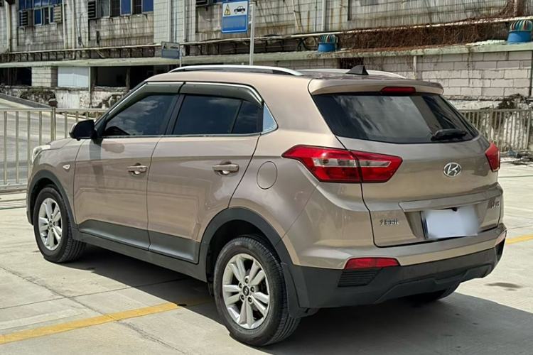 Used Hyundai ix25 2015 1.6L Manual Two-Wheel Drive Fashionable GS Model Exterior 2