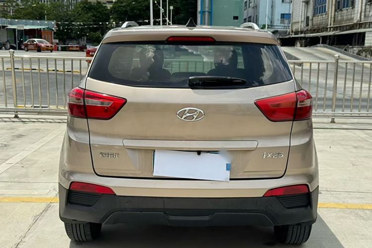 Used Hyundai ix25 2015 1.6L Manual Two-Wheel Drive Fashionable GS Model Exterior 3
