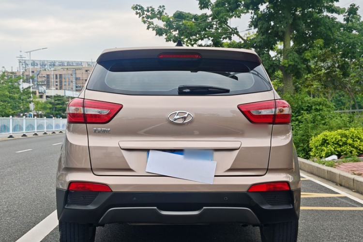 Used Hyundai ix25 2015 1.6L Automatic Two-Wheel-Drive Deluxe DLX Model Exterior 5