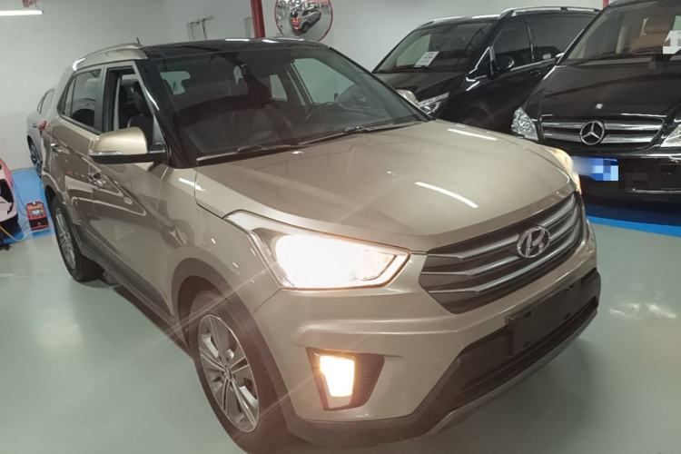 Used Hyundai ix25 2015 1.6L Automatic Two-Wheel Drive Smart GLS Trim Front Right 45 Deg