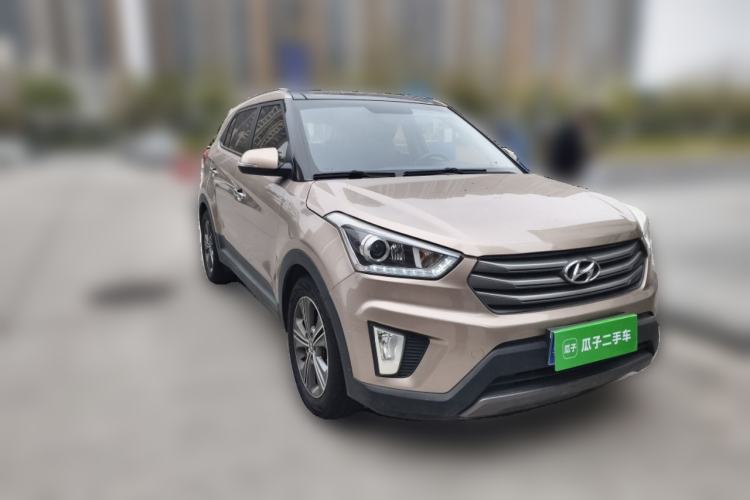 Used Hyundai ix25 2015 1.6L Automatic Two-Wheel-Drive Deluxe DLX Model Front Right 45 Deg