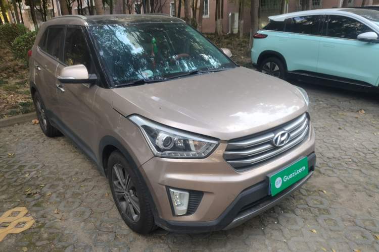 Used Hyundai ix25 2015 1.6L Automatic Two-Wheel-Drive Deluxe DLX Model Front Right 45 Deg