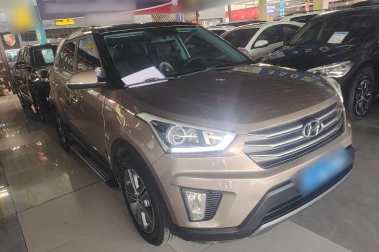 Used Hyundai ix25 2015 1.6L Automatic Two-Wheel-Drive Deluxe DLX Model Front Right 45 Deg