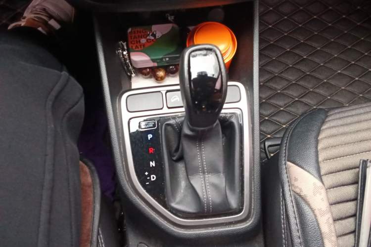 Used Hyundai ix25 2015 2.0L Automatic Two-Wheel Drive Intelligent GLS Gear Lever