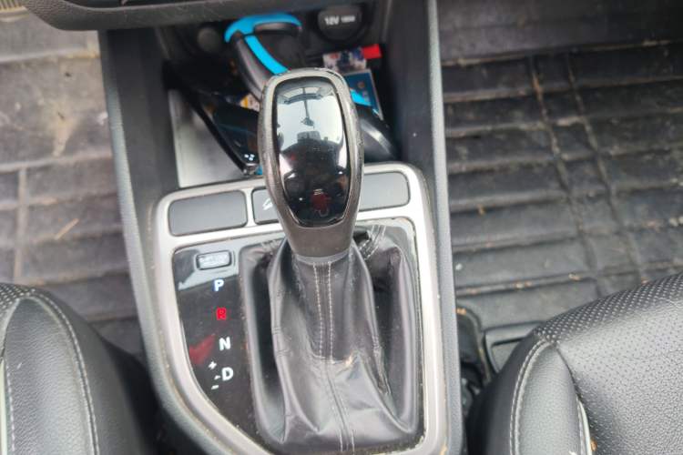 Used Hyundai ix25 2015 2.0L Automatic Two-Wheel Drive Intelligent GLS Gear Lever