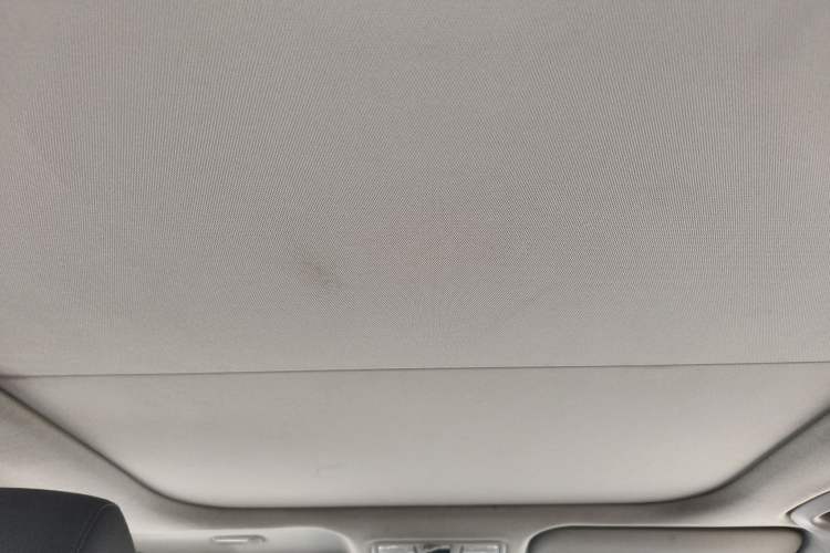 Used Hyundai ix25 2015 1.6L Automatic Two-Wheel-Drive Deluxe DLX Model Headliner