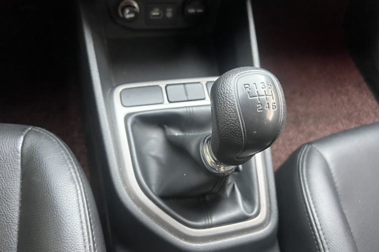 Used Hyundai ix25 2015 1.6L Manual Two-Wheel Drive Fashionable GS Model Interior 4