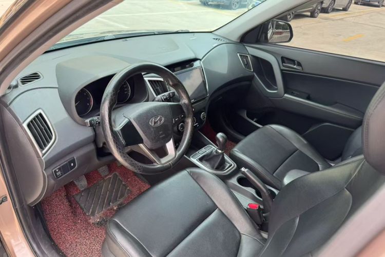 Used Hyundai ix25 2015 1.6L Manual Two-Wheel Drive Fashionable GS Model Interior 6