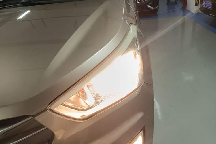 Used Hyundai ix25 2015 1.6L Automatic Two-Wheel Drive Smart GLS Trim Left Front Headlight