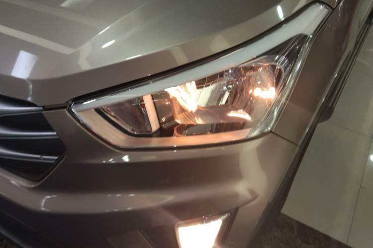 Used Hyundai ix25 2015 1.6L Automatic Two-Wheel Drive Smart GLS Trim Left Front Headlight