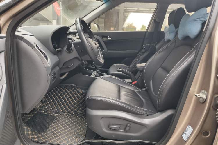 Used Hyundai ix25 2015 1.6L Automatic Two-Wheel-Drive Deluxe DLX Model Left Front Seat