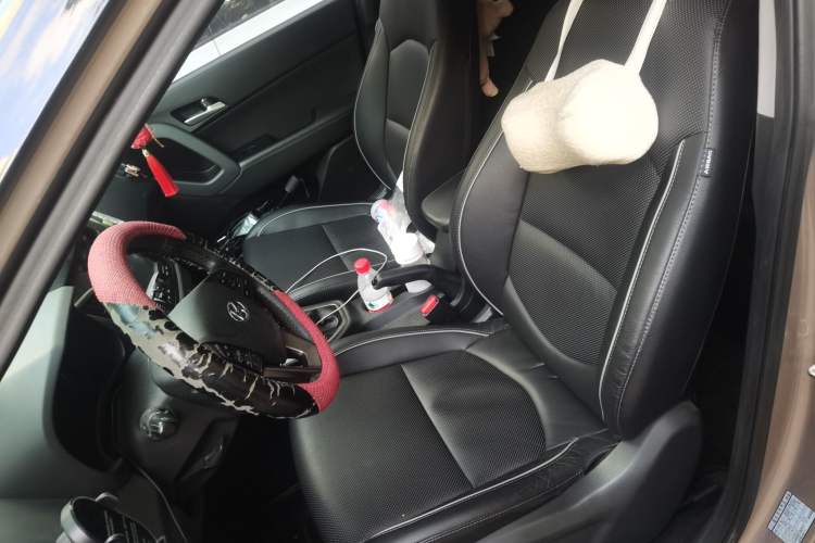 Used Hyundai ix25 2015 1.6L Automatic Two-Wheel-Drive Deluxe DLX Model Left Front Seat