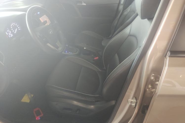 Used Hyundai ix25 2015 1.6L Automatic Two-Wheel-Drive Deluxe DLX Model Left Front Seat