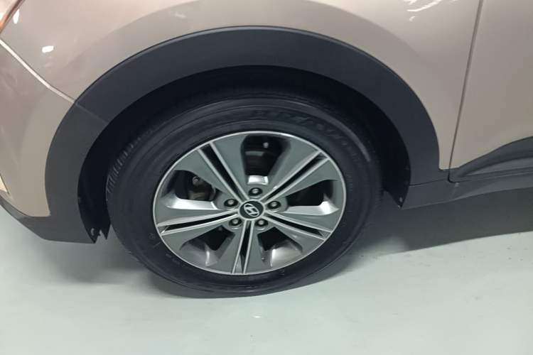Used Hyundai ix25 2015 1.6L Automatic Two-Wheel Drive Smart GLS Trim Left Front Wheel Hub