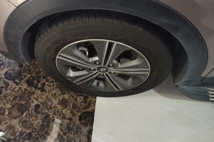 Used Hyundai ix25 2015 1.6L Automatic Two-Wheel Drive Smart GLS Trim Left Front Wheel Hub