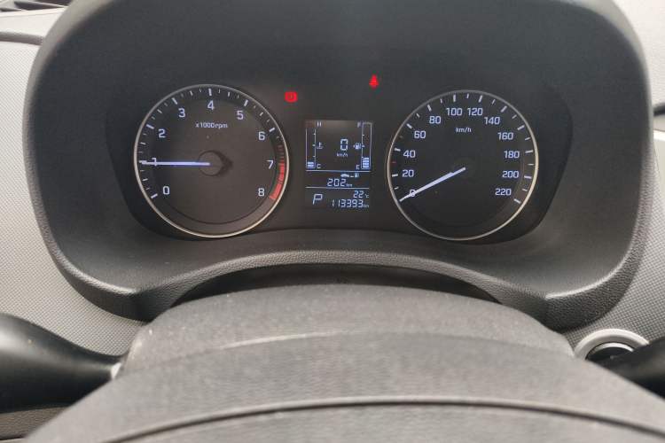 Used Hyundai ix25 2015 1.6L Automatic Two-Wheel-Drive Deluxe DLX Model Odometer Close Up