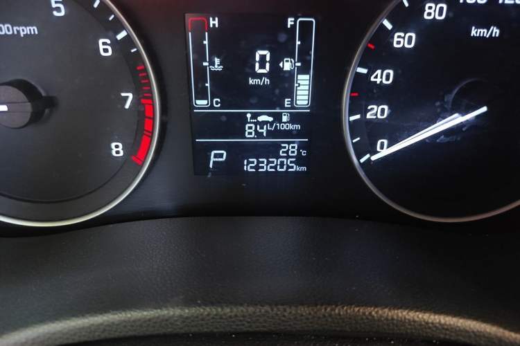 Used Hyundai ix25 2015 1.6L Automatic Two-Wheel Drive Smart GLS Trim Odometer Close Up