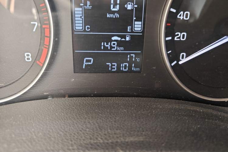 Used Hyundai ix25 2015 1.6L Automatic Two-Wheel Drive Smart GLS Trim Odometer Close Up