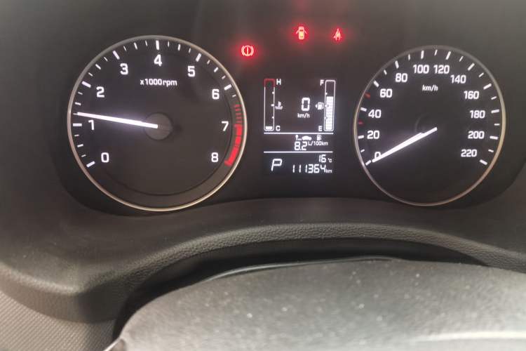 Used Hyundai ix25 2015 1.6L Automatic Two-Wheel-Drive Deluxe DLX Model Odometer Close Up
