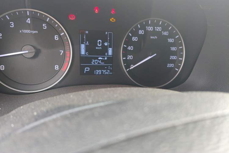 Used Hyundai ix25 2015 2.0L Automatic Two-Wheel Drive Intelligent GLS Odometer Close Up