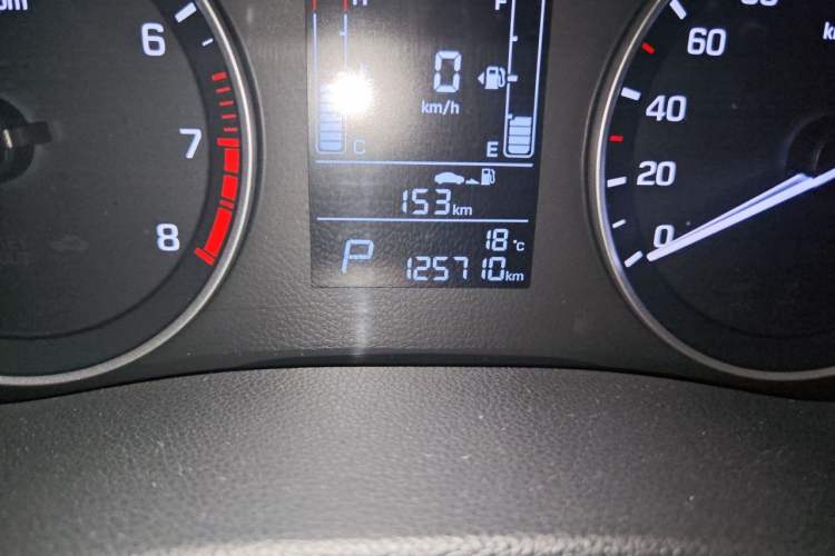 Used Hyundai ix25 2015 2.0L Automatic Two-Wheel Drive Intelligent GLS Odometer Close Up