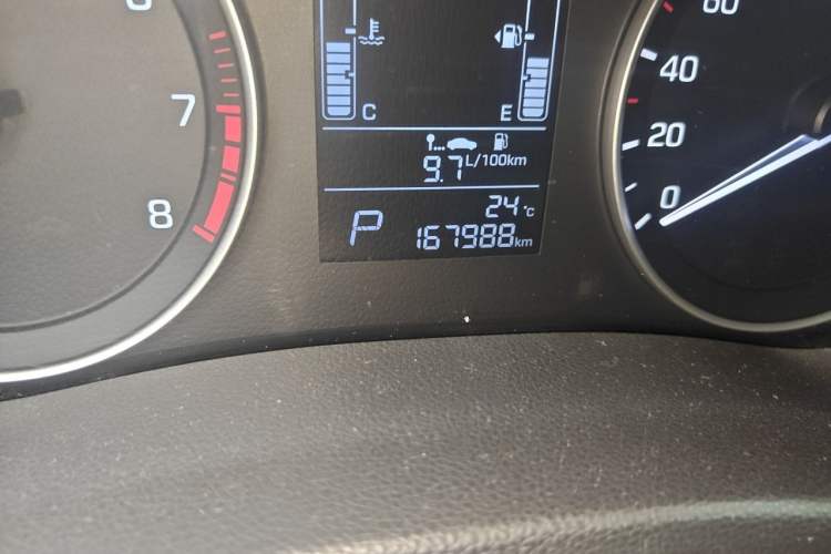 Used Hyundai ix25 2015 1.6L Automatic Two-Wheel Drive Smart GLS Trim Odometer Close Up