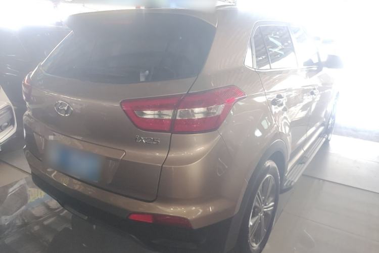 Used Hyundai ix25 2015 1.6L Automatic Two-Wheel-Drive Deluxe DLX Model Rear Right 45 Deg