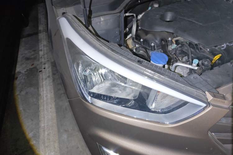 Used Hyundai ix25 2015 1.6L Automatic Two-Wheel Drive Smart GLS Trim Right Front Headlight