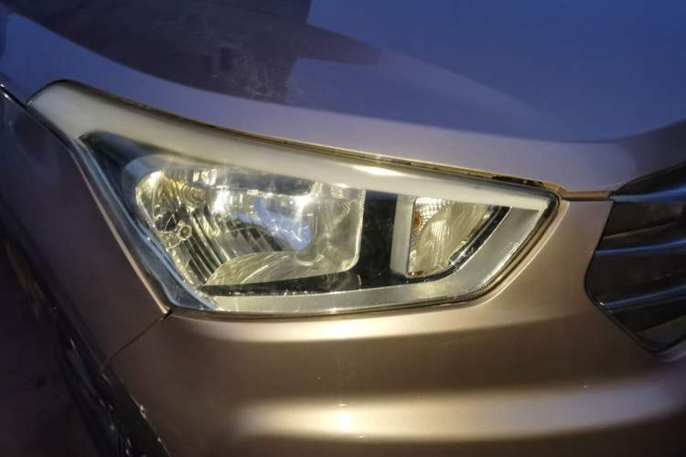 Used Hyundai ix25 2015 1.6L Automatic Two-Wheel Drive Smart GLS Trim Right Front Headlight
