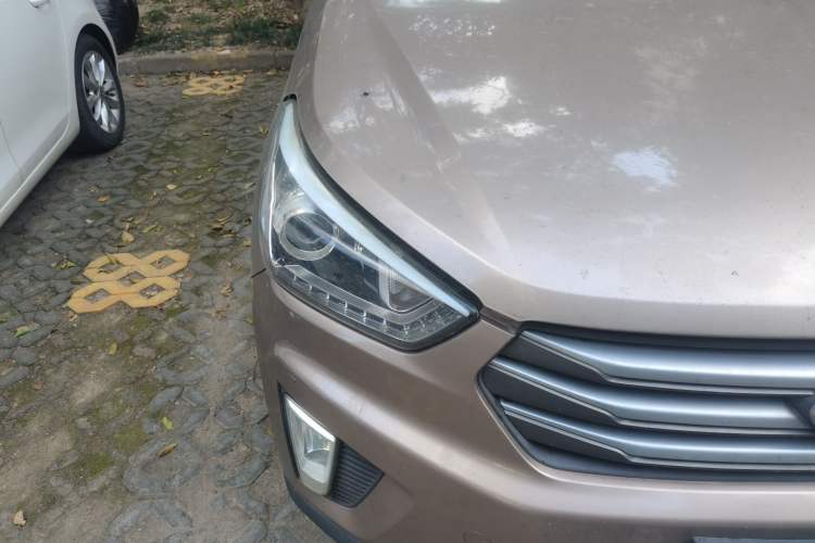 Used Hyundai ix25 2015 1.6L Automatic Two-Wheel-Drive Deluxe DLX Model Right Front Headlight