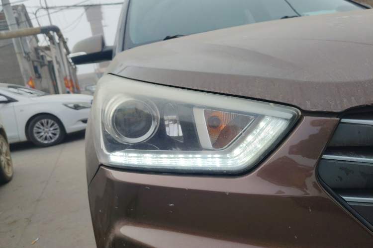 Used Hyundai ix25 2015 2.0L Automatic Two-Wheel Drive Intelligent GLS Right Front Headlight