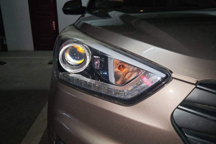 Used Hyundai ix25 2015 2.0L Automatic Two-Wheel Drive Intelligent GLS Right Front Headlight